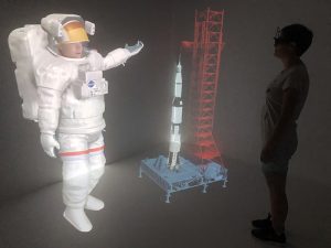 Effects of Virtual Agent and Object Representation on Experiencing Exhibited Artifacts 